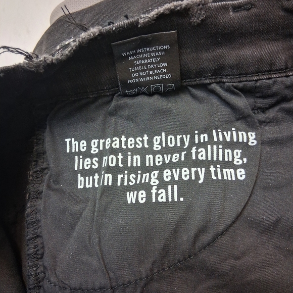 VALABASAS size 34 Sleek Black Distressed Skinny Jeans - Picture 10 of 17